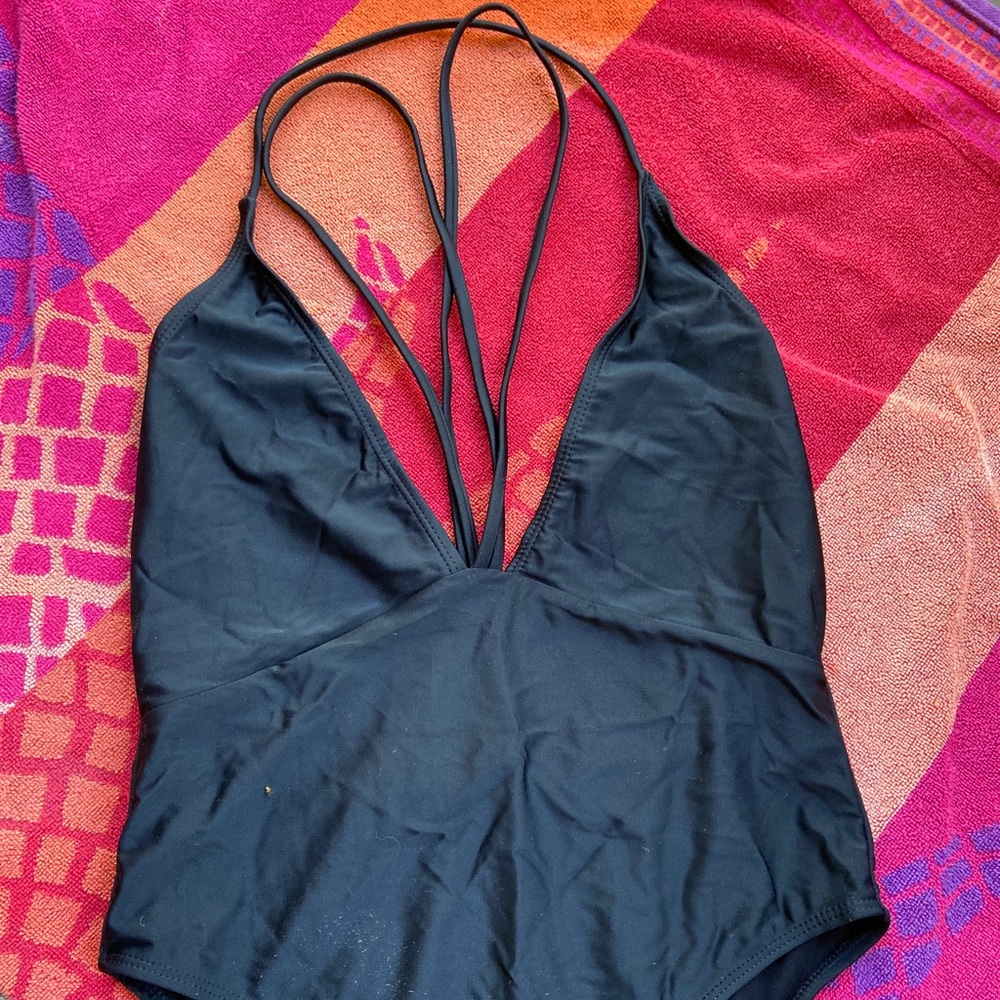 Black stringy one piece bathing suit 🖤